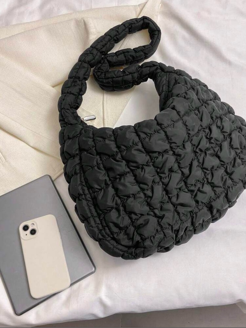 Quilted Black Shoulder Hobo Bag - Stylish Everyday Tote. Medium size - Picture 3 of 3